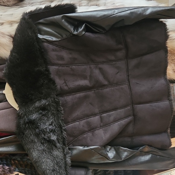 VENUS Faux Fur Vegan Leather Jacket - Picture 6 of 8